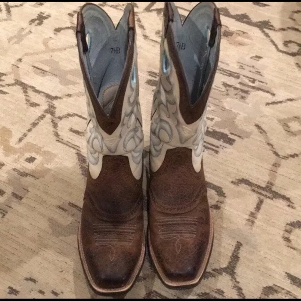 Women’s Ariat Rawhide Boots 7.5B
